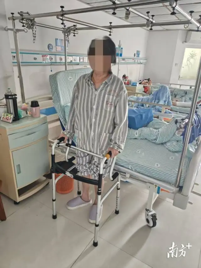 胡阿姨手术成功，能够正常进行康复训练。